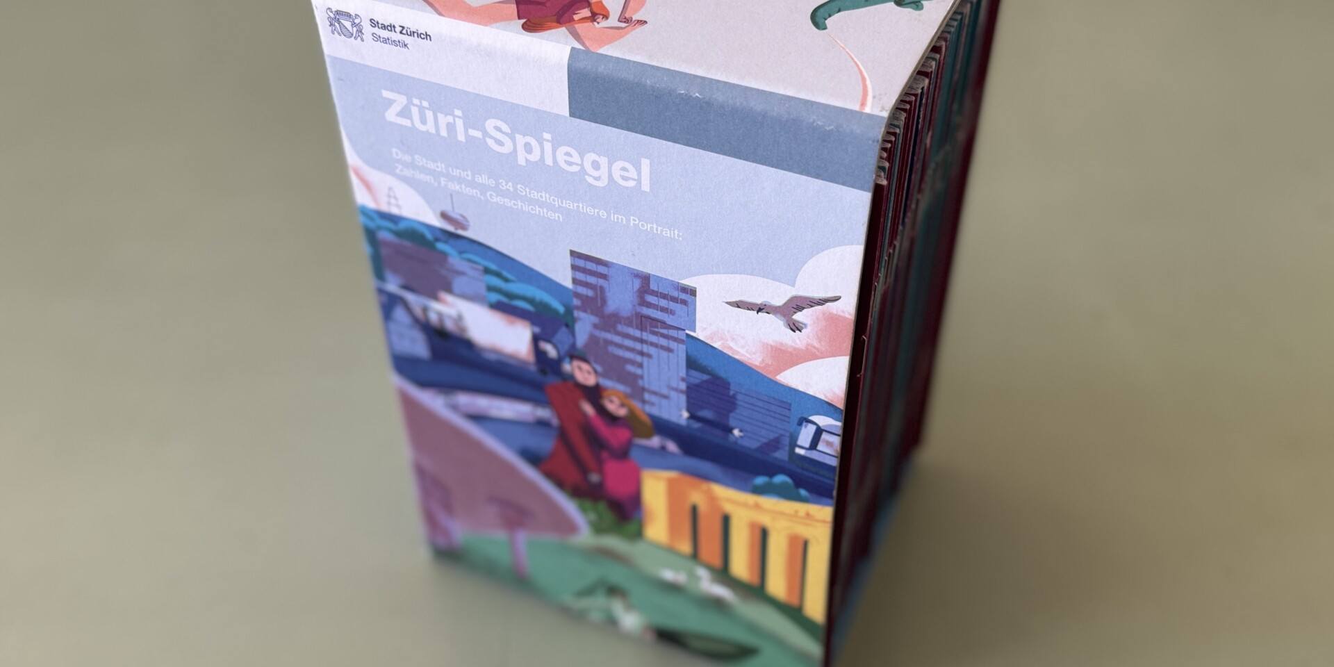 https://albprojekte.ch/assets/projekte/quartierspiegel-zürich/_1920x960_crop_center-center_90_none/QS_nurBox.jpg